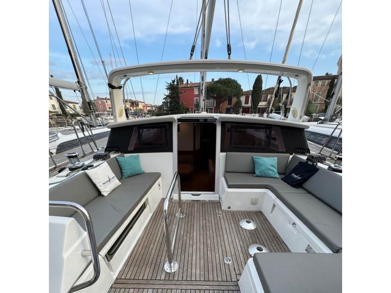 Sailboat for rent Port Grimaud at the best price