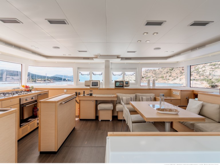 Catamaran rental in Alimos - Lagoon Lagoon 560 S2