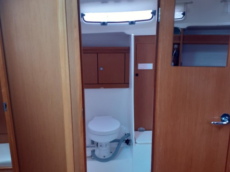 Bavaria Bavaria 43 Cruiser charter bareboat or captained in  Lefkáda