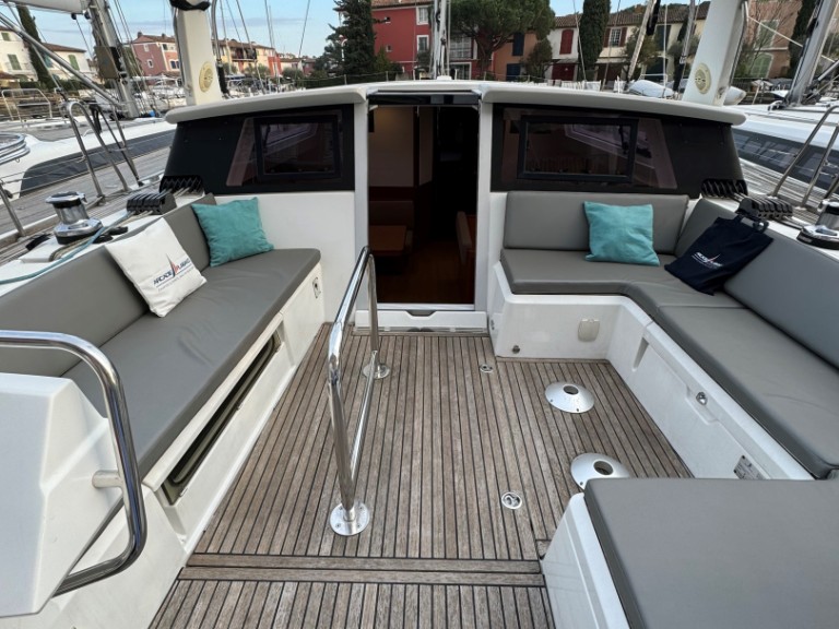 Sailboat rental in Port Grimaud - Bénéteau Sense 50