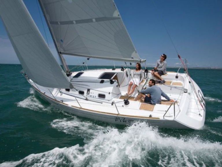 4 First 31.7 in Arzon on SamBoat