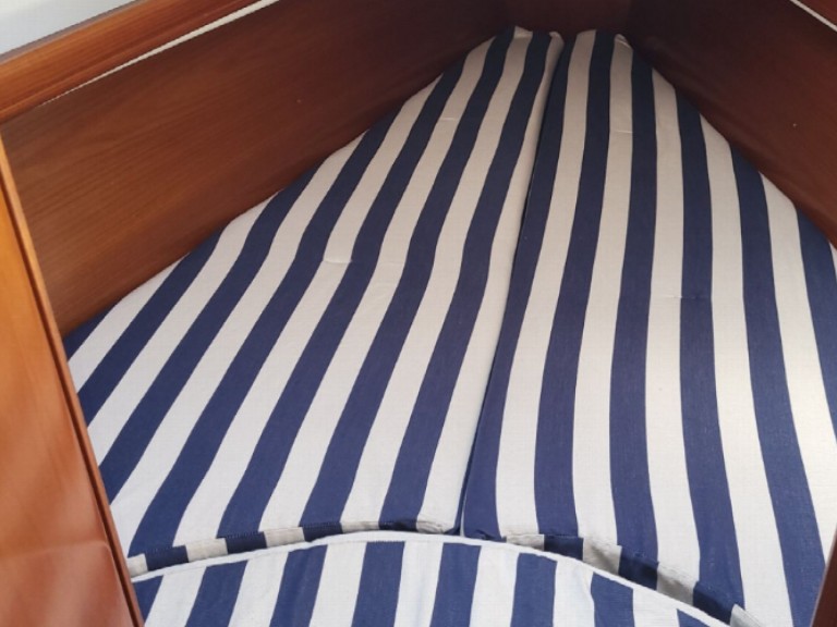 Yacht charter Arzon cheap First 31.7