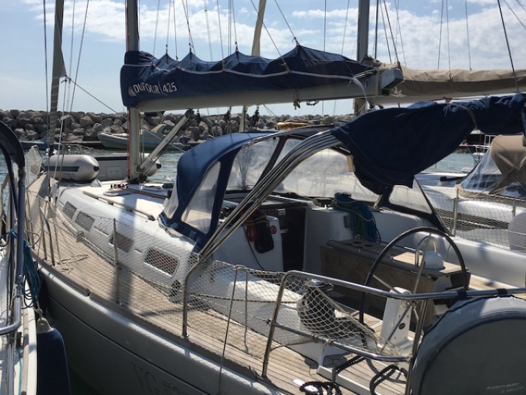 Rent a Dufour Dufour 425 Piombino