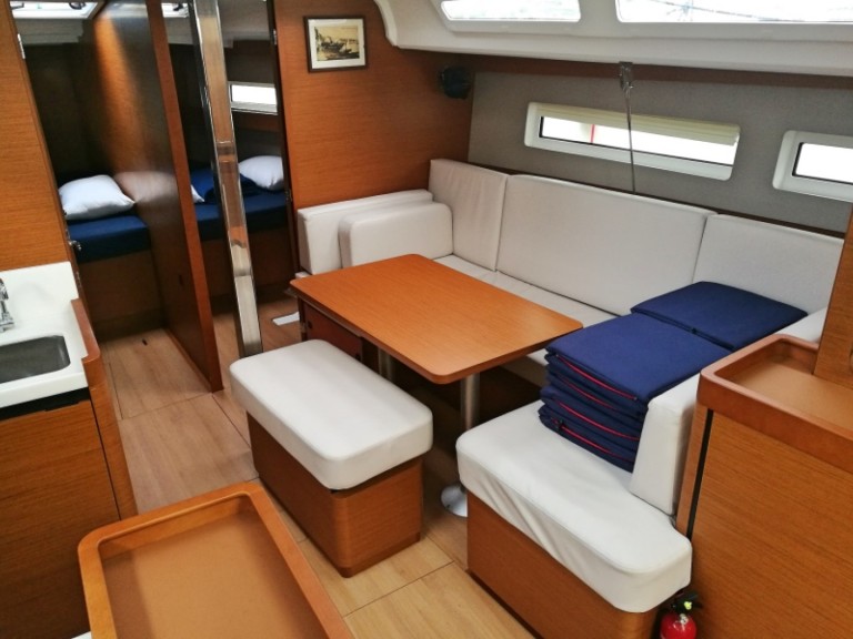 Sailboat rental with or without captain Jeanneau Piombino
