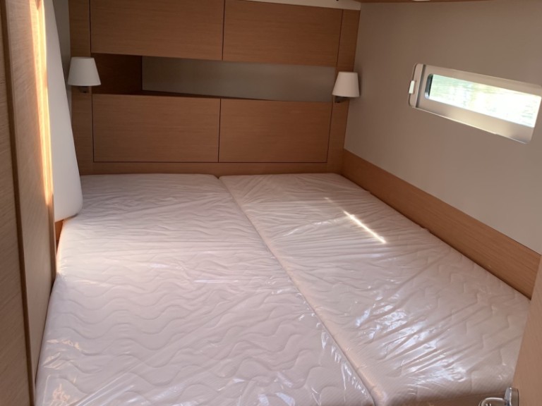 Sailboat rental with or without captain Jeanneau Piombino