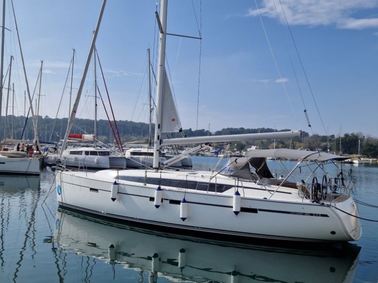 Bareboat Rental Sailboat Bavaria with a boat licence