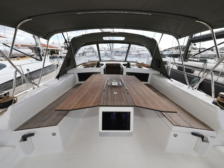 Sailboat rental in Tribunj - Dufour Dufour 470