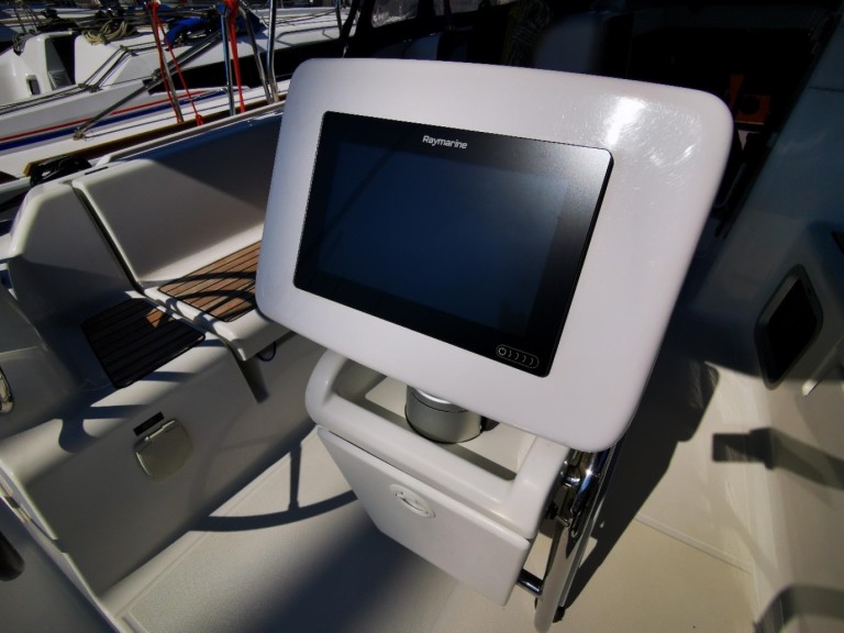 Sailboat rental with or without captain Jeanneau Pula