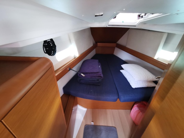 Sailboat for rent Pula at the best price
