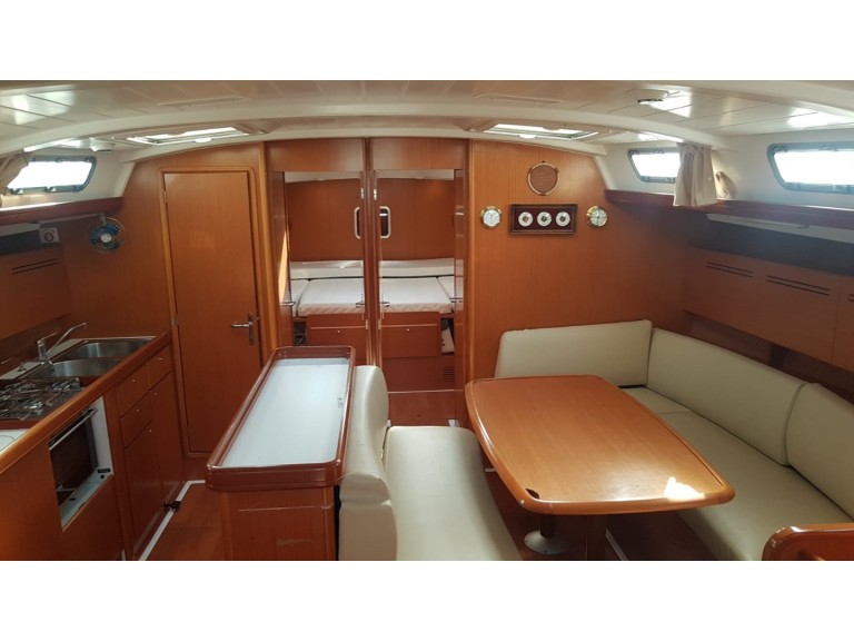 Sailboat rental with or without captain Bénéteau Salivoli