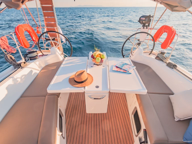 Boat rental Jeanneau Sun Odyssey 410 in Alimos on Samboat