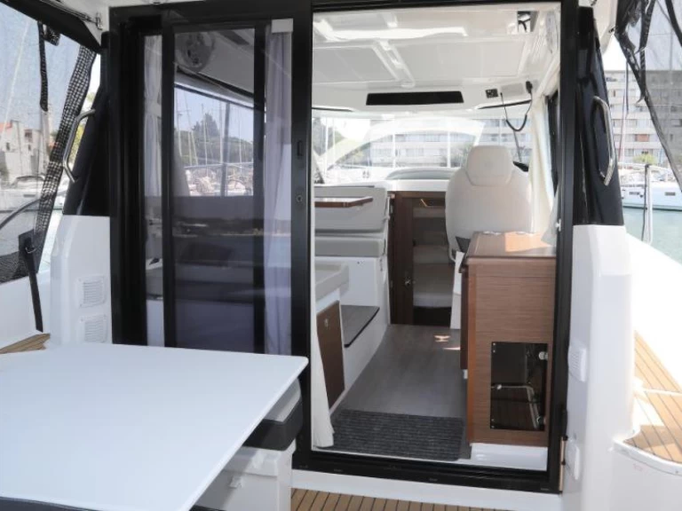 Bareboat Rental Motorboat Jeanneau with a boat licence