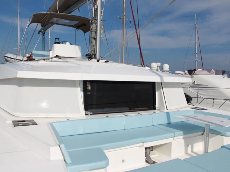 Yacht charter Mai Khao cheap Bali 4.5