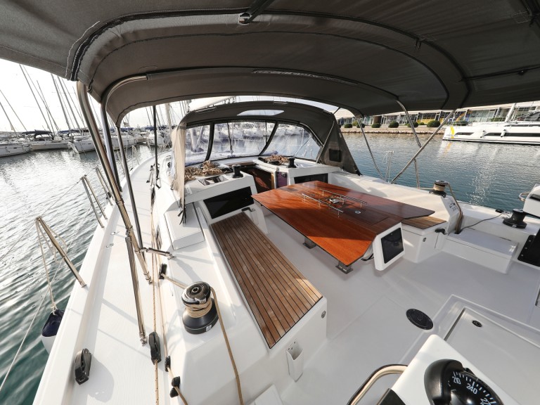 Boat rental Dufour Dufour 470 in Sukošan on Samboat