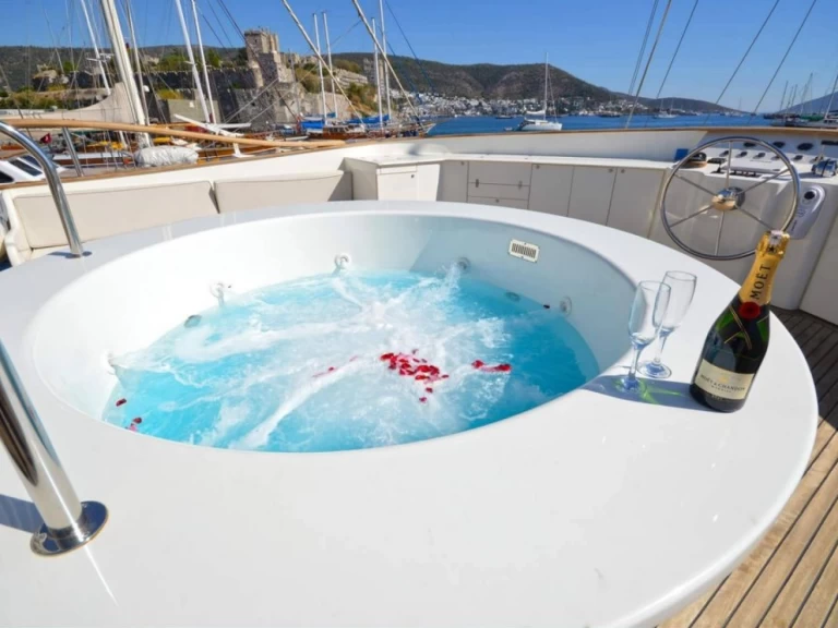 Sailboat for rent Bodrum at the best price
