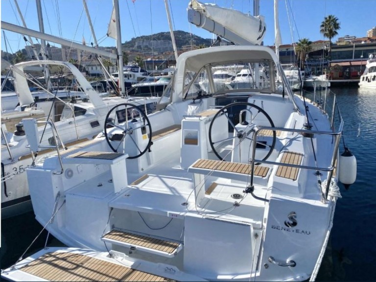 Sailboat for rent Port Grimaud at the best price