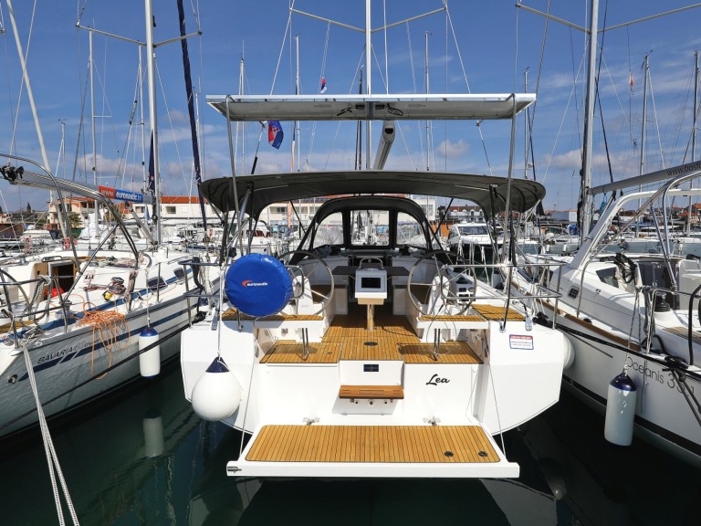 Sailboat rental in Pirovac - Bavaria Bavaria C38