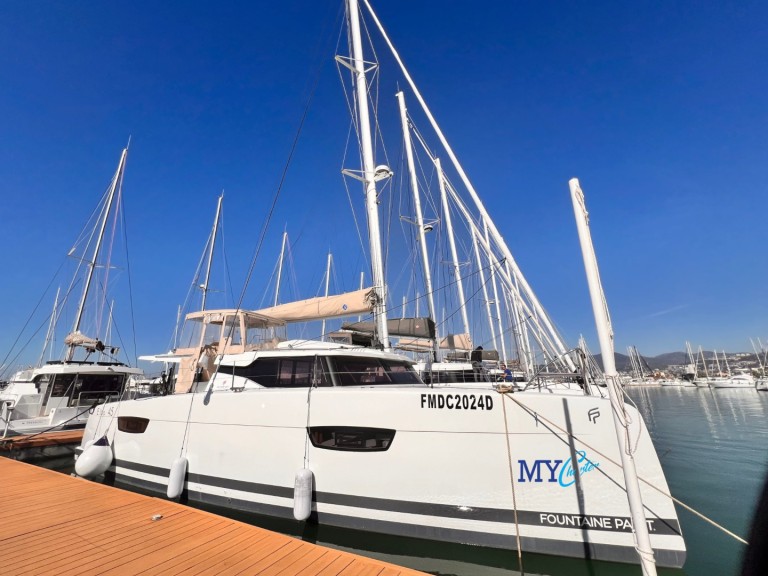 Catamaran rental in Marina d'Arechi - Fountaine Pajot Elba 45