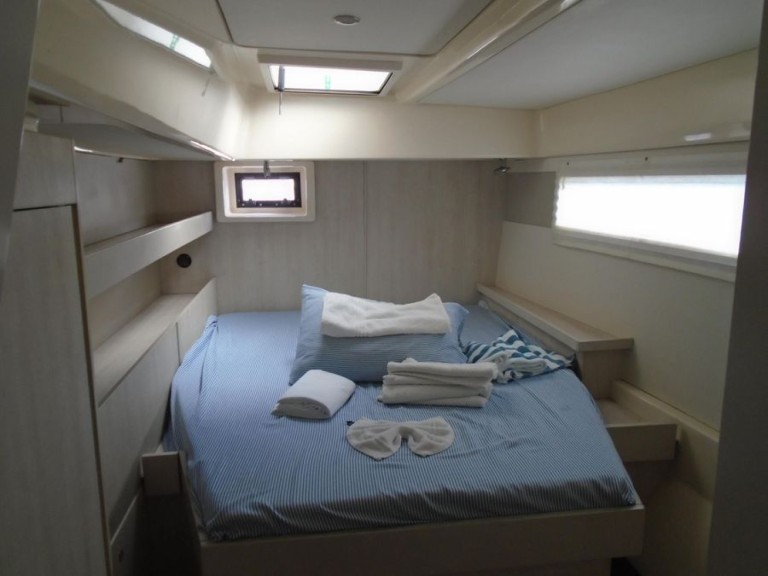 Bareboat Rental Catamaran Robertson and Caine with a boat licence