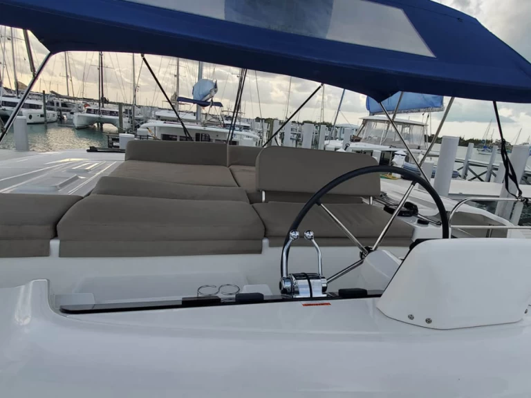 Catamaran rental in Marsh Harbour - Lagoon Lagoon 46