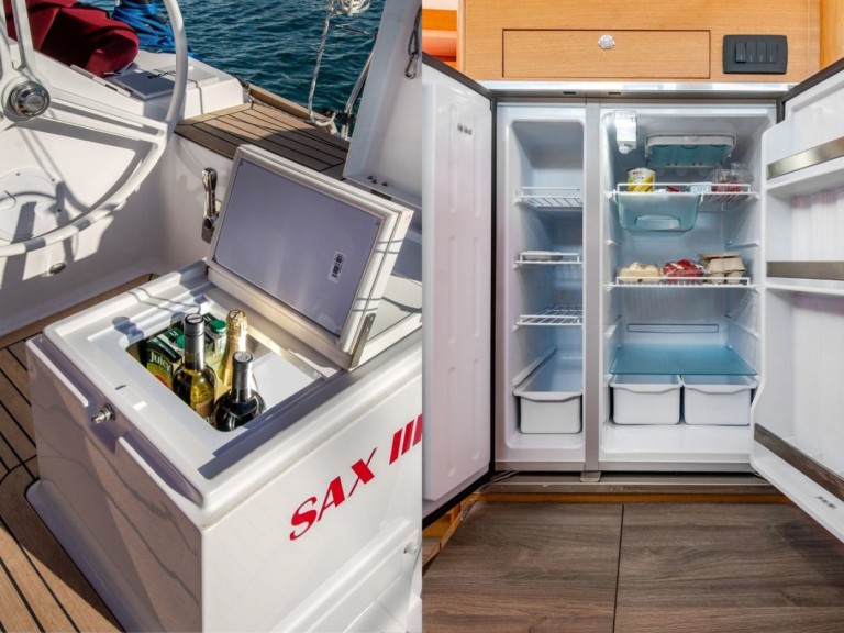 Boat rental Elan Impression 45.1 in Pula on Samboat