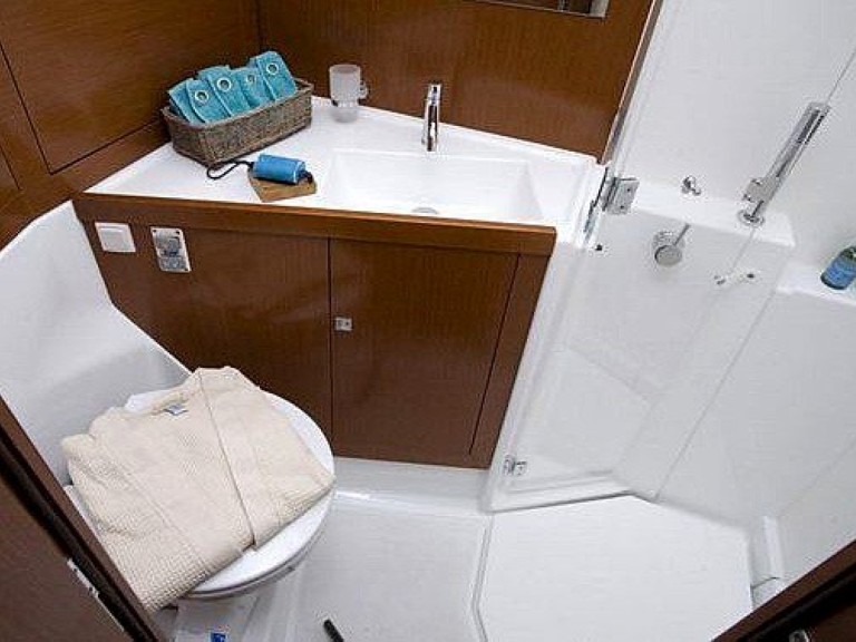 Sailboat rental in Marina (City) - Bénéteau Oceanis 45