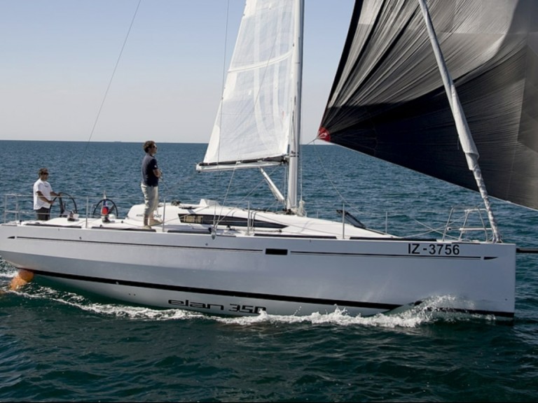 Sailboat for rent Arzon at the best price