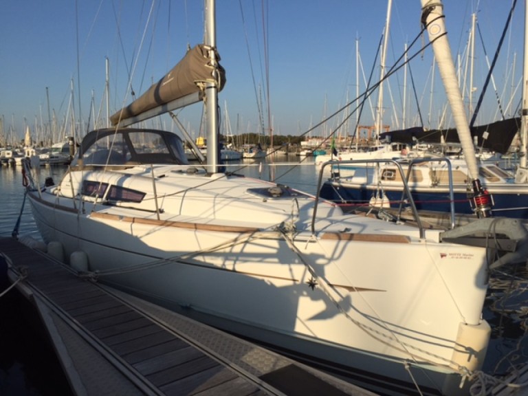 Yacht charter La Trinité-sur-Mer cheap Sun Odyssey 33i PERF