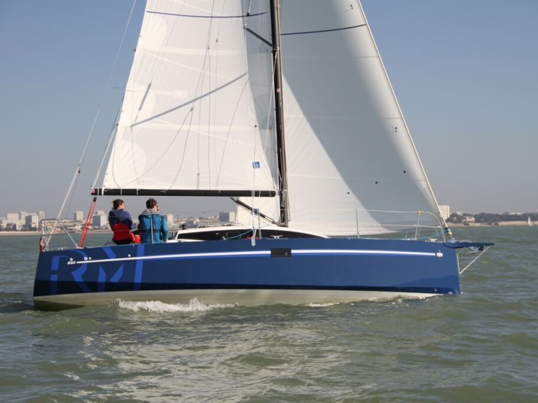 Yacht charter La Trinité-sur-Mer cheap RM 890 BIQUILLE