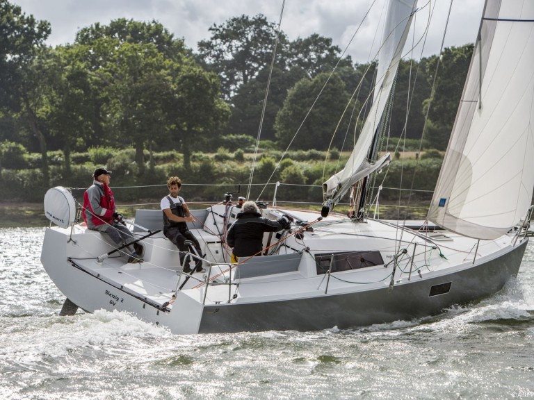 Sailboat rental in La Trinité-sur-Mer - Bavaria Pogo 30