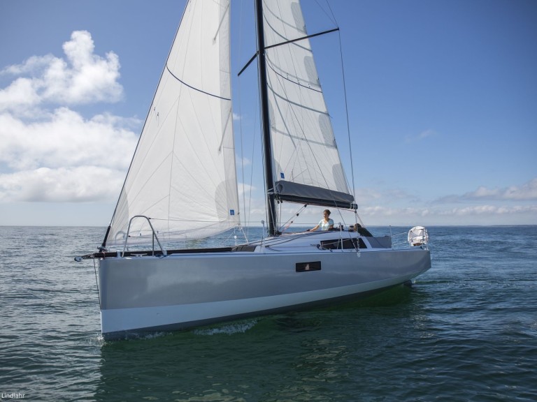 Bareboat Rental Sailboat Bavaria with a boat licence