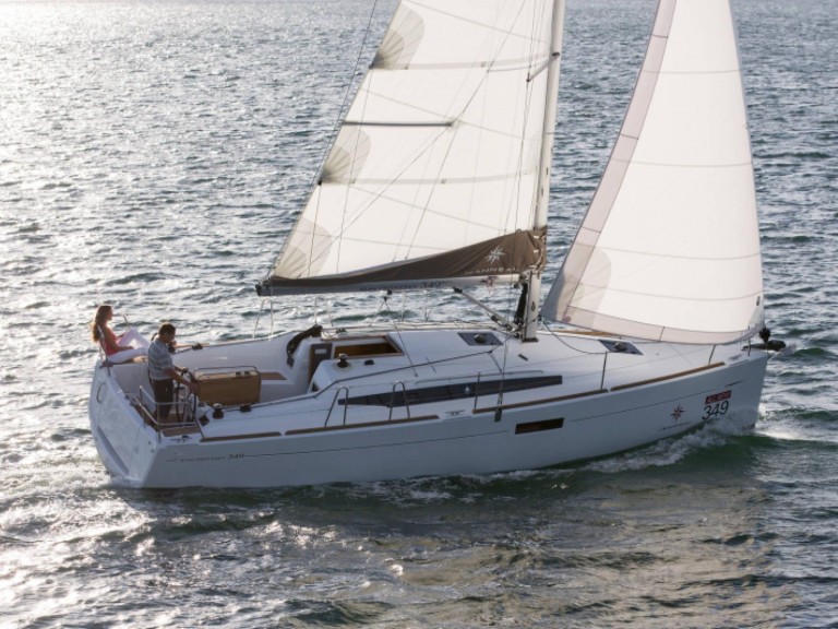 Boat rental Jeanneau Sun Odyssey 349 in La Trinité-sur-Mer on Samboat