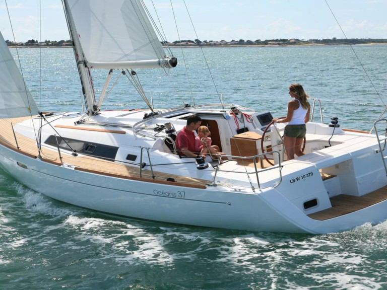 Rent a Bénéteau Oceanis 37 La Trinité-sur-Mer