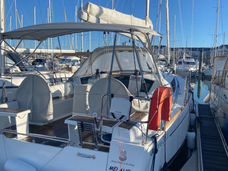 Bareboat Rental Sailboat Bénéteau with a boat licence