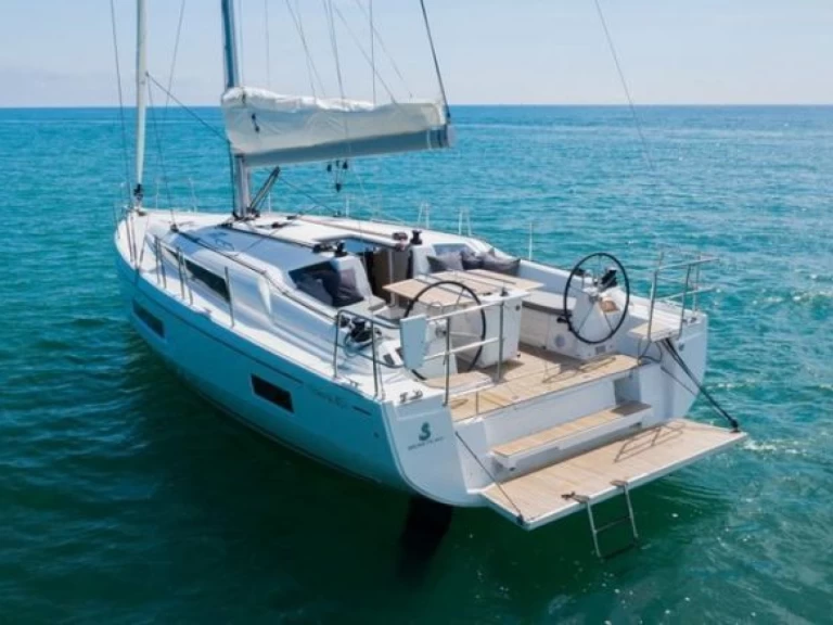 Sailboat for rent Ribishi at the best price
