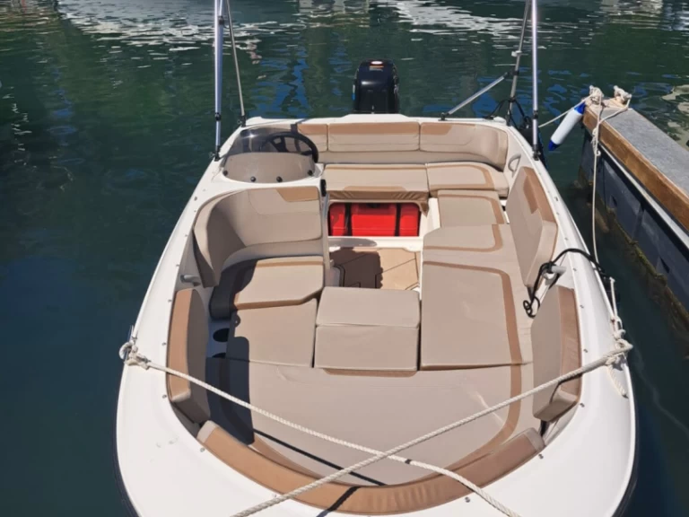 Bareboat Rental Motorboat Marine with a boat licence