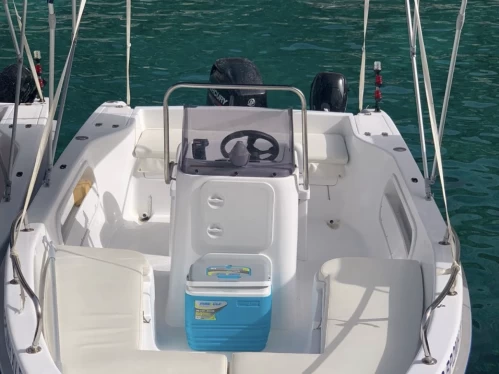 Rent a Proteus Limeni porto vromi