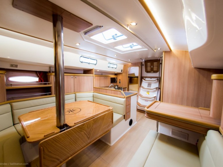 Boat rental Delta Yachts Delta 41 in Paraty on Samboat