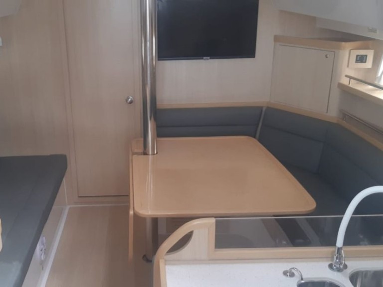 Yacht charter Paraty cheap Delta 41