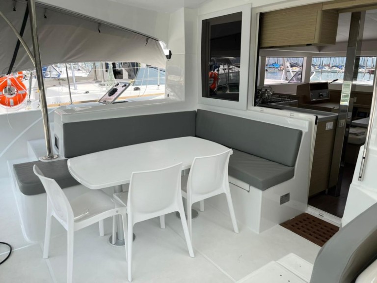 Yacht charter Paraty cheap Lagoon 40