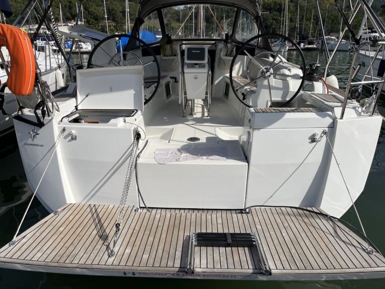 Jeanneau Sun Odyssey 419 - 3 cab. charter bareboat or captained in  Paraty