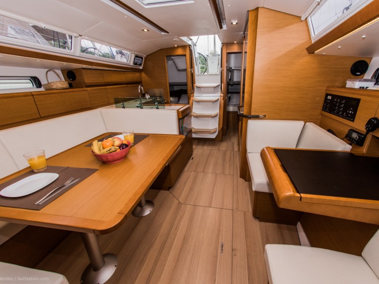 Jeanneau Sun Odyssey 419 - 3 cab. in Paraty on SamBoat
