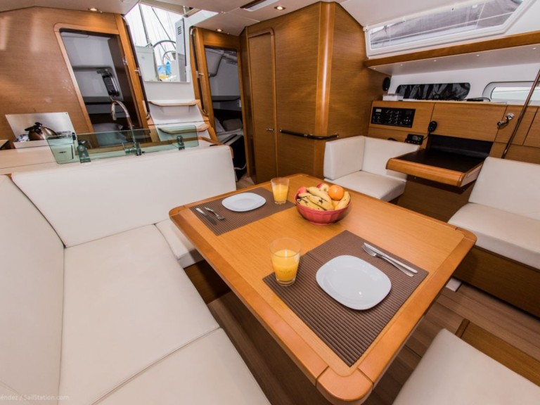 Rent a Jeanneau Sun Odyssey 419 Paraty