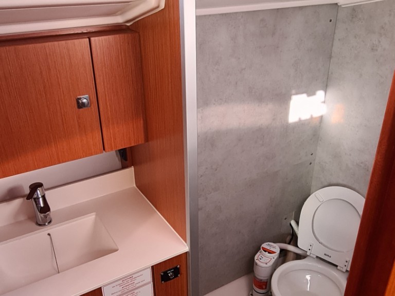 Sailboat rental in Tourlos - Bavaria Bavaria C42