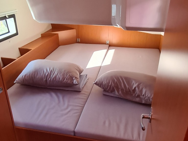 Rent a Bavaria Bavaria C42 Tourlos