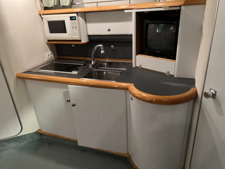 Sealine Sealine S 37 in Portovenere on SamBoat