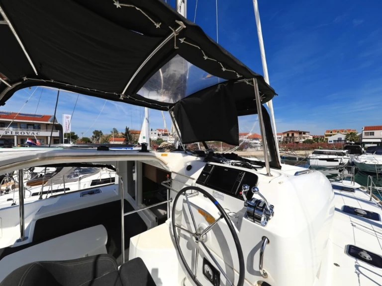 Boat rental Lagoon Lagoon 40 in Pirovac on Samboat