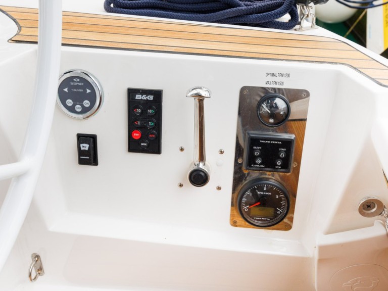 Yacht charter Zadar cheap Cruiser 34