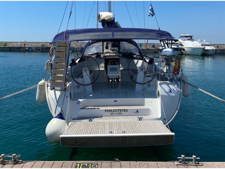 Boat rental Bavaria Cruiser 51 in Alimos on Samboat