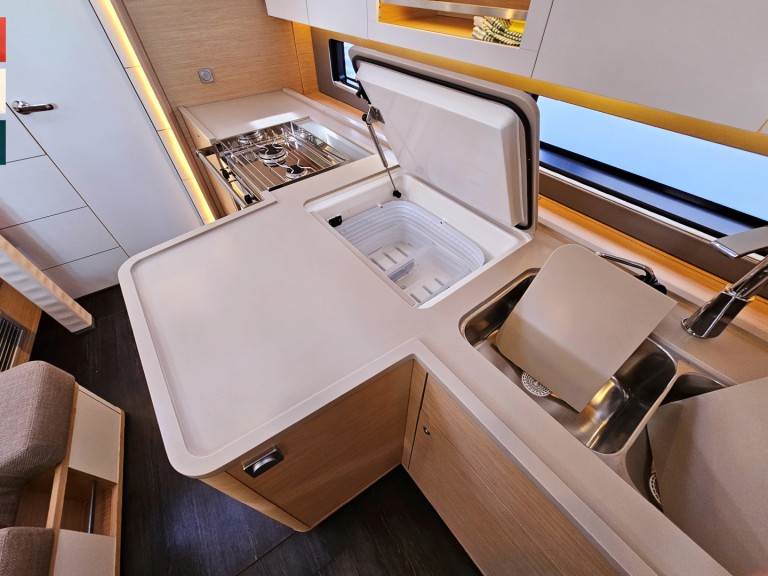 Sailboat for rent Rogoznica at the best price